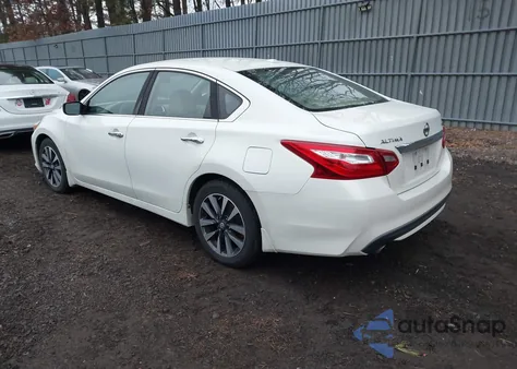 2017 Nissan Altima 2.5 Sv z USA, uszkodzony, nr VIN 1N4AL3AP5HC108848